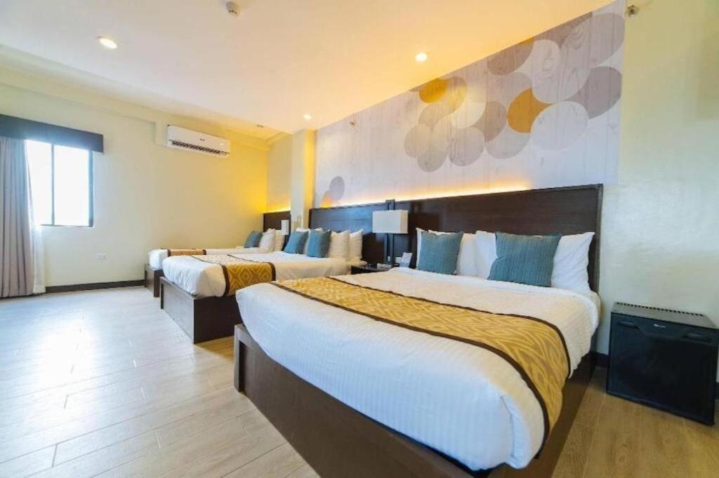 Whitewoods Convention And Leisure Hotel Silang Екстериор снимка