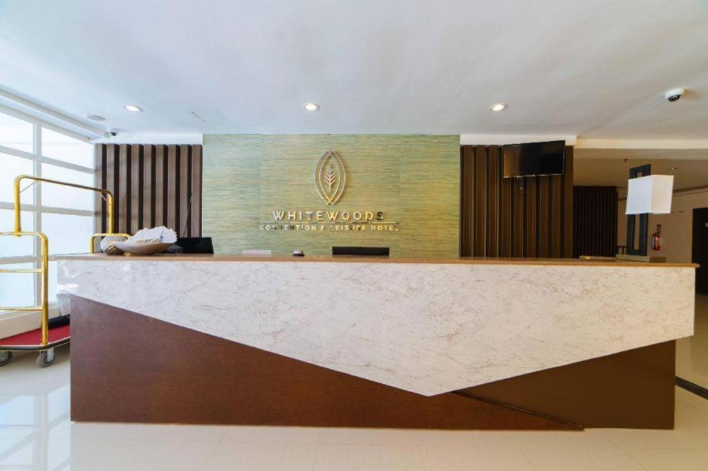 Whitewoods Convention And Leisure Hotel Silang Екстериор снимка