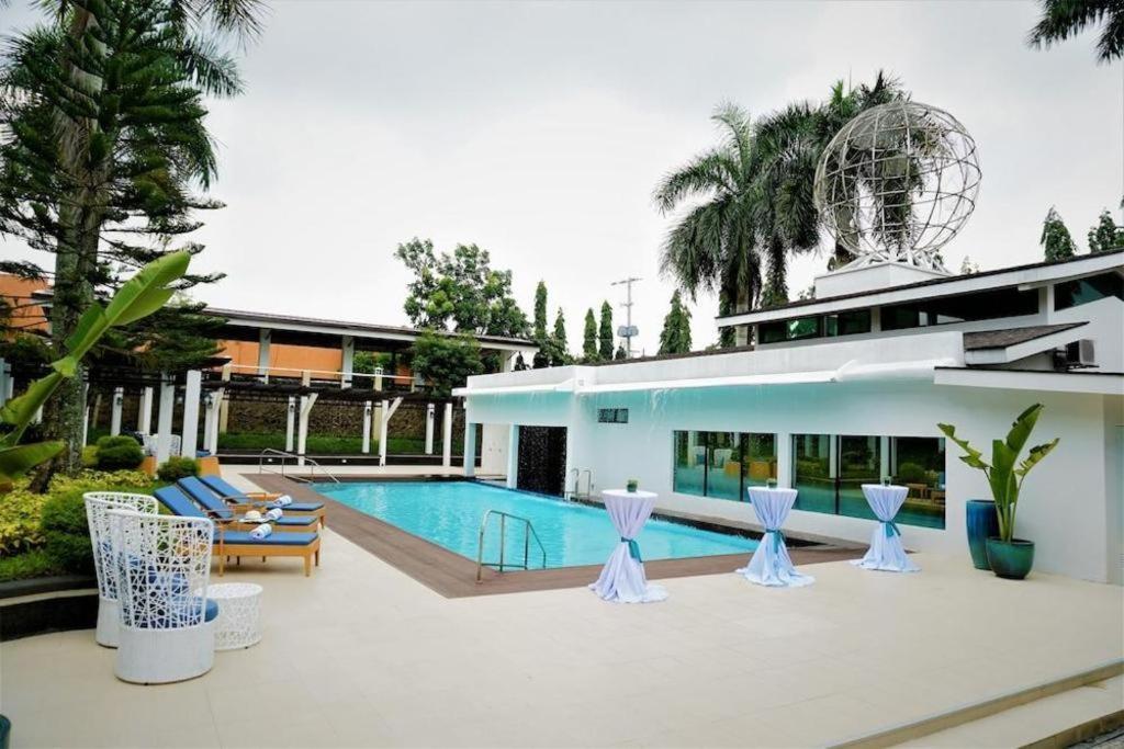 Whitewoods Convention And Leisure Hotel Silang Екстериор снимка