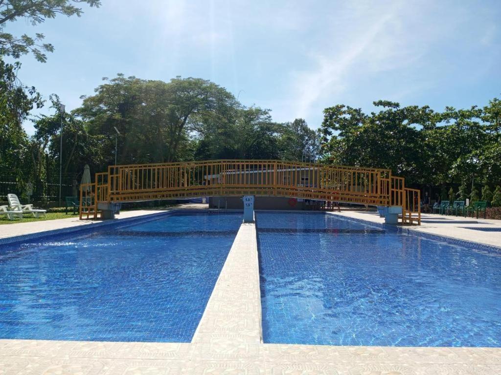 Whitewoods Convention And Leisure Hotel Silang Екстериор снимка