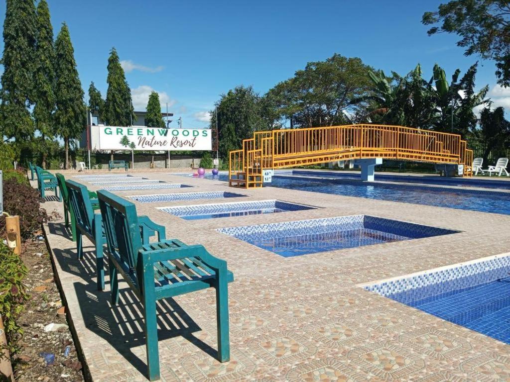 Whitewoods Convention And Leisure Hotel Silang Екстериор снимка