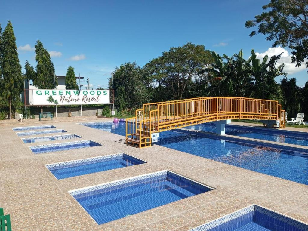 Whitewoods Convention And Leisure Hotel Silang Екстериор снимка